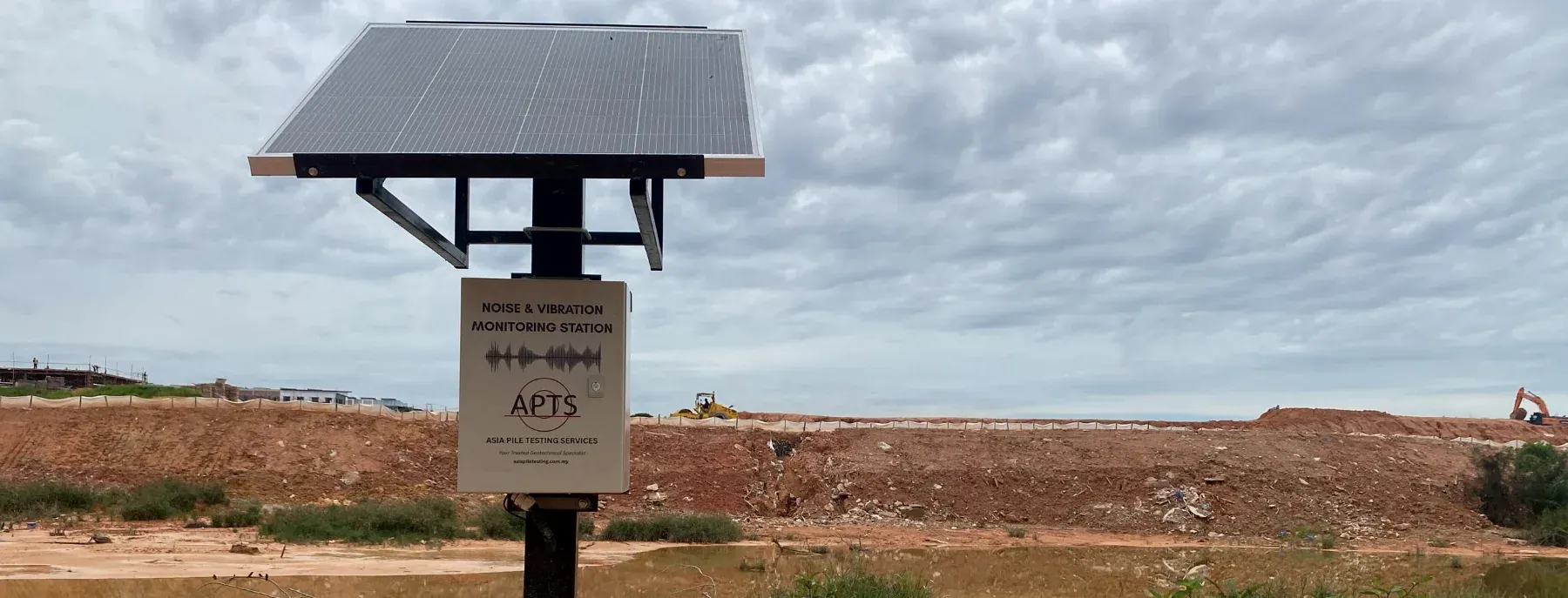 An APTS solar-powered noise and vibration monitoring station installed at a construction site